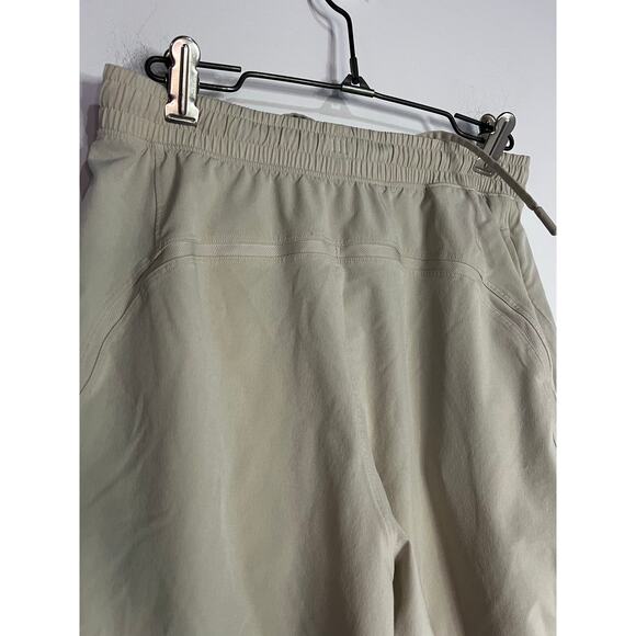Lululemon Pace Breaker Linerless Short 7" in Fog Oak Size Small - Picture 4 of 7